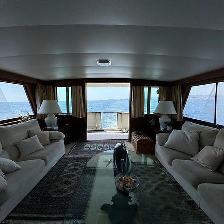 Hotel Yacht Our Alissa Sant Adria de Besos Buitenkant foto